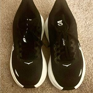 Hoka Bondi 9 black/white size 6